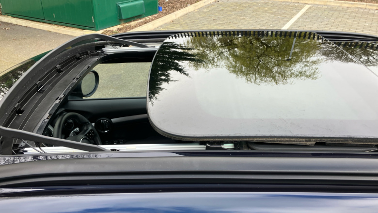 MINI Hatchback 1.5 Cooper Exclusive 5dr Auto [Comfort/Nav Pack] Petrol Hatchback